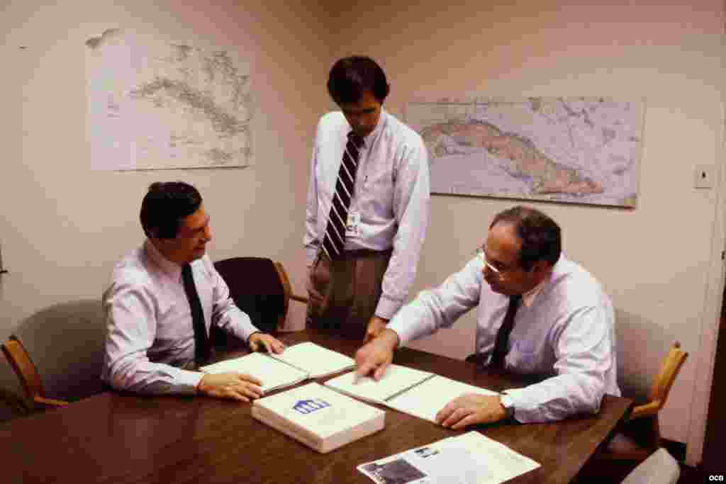 Analistas Nelson Amaro, James Morris y José Alonso, Radio Martí, Washington D.C